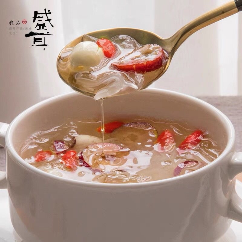 昨天又剁手两箱盛耳柒小耳冻干银耳羹，这个之前有买过直接冲泡比
