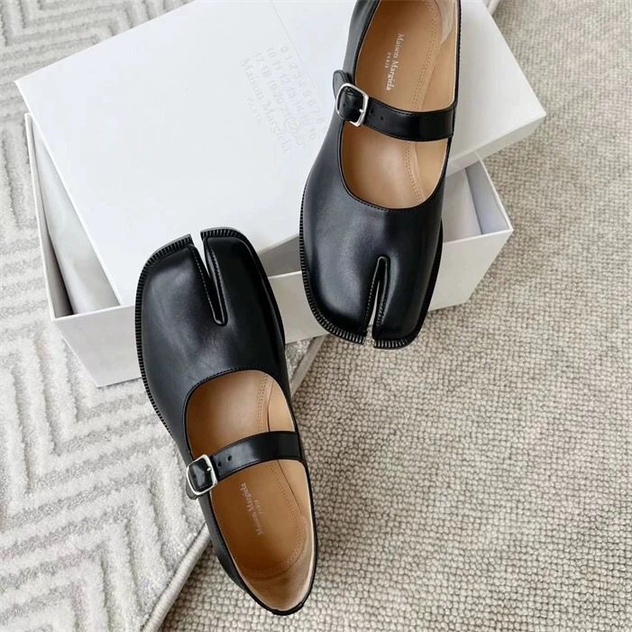 Maison Margiela的Tabi 分趾鞋以它独特造型