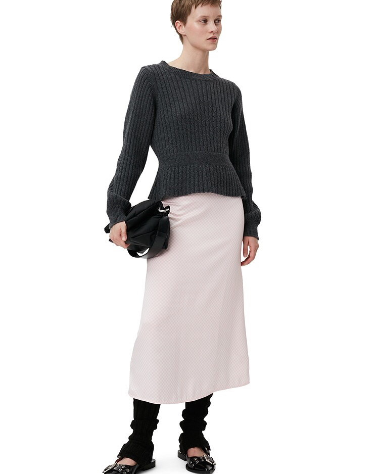 来自丹麦的品牌Ganni北欧极简风格，近年来在ins上频频出