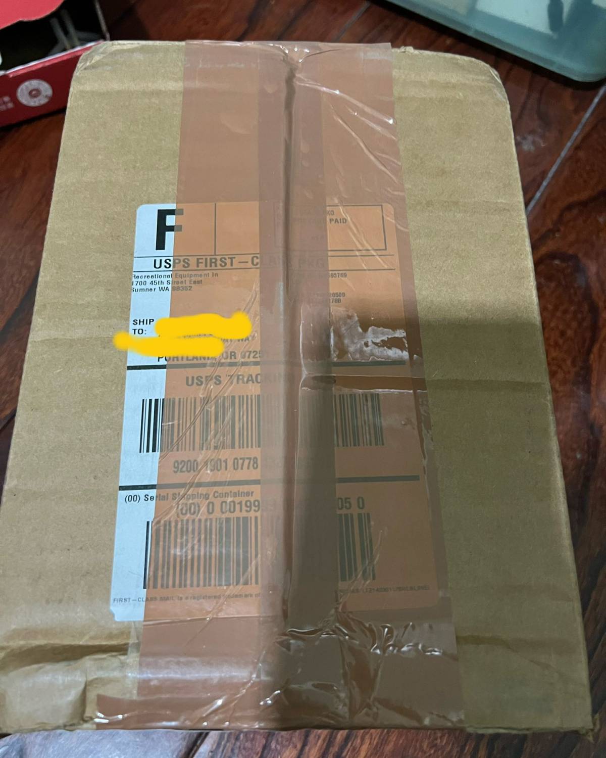 这是在中环转运的第一单。买了始祖鸟的T恤一件，帽子一个，打底