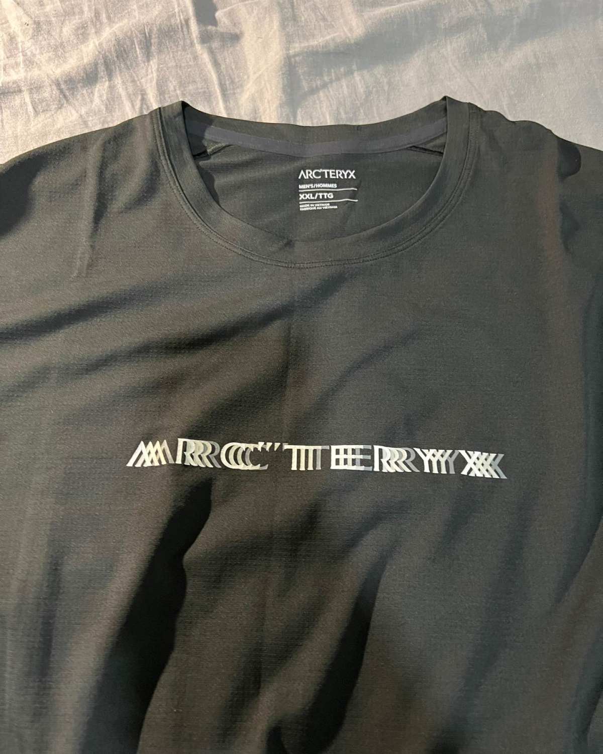 这是在中环转运的第一单。买了始祖鸟的T恤一件，帽子一个，打底