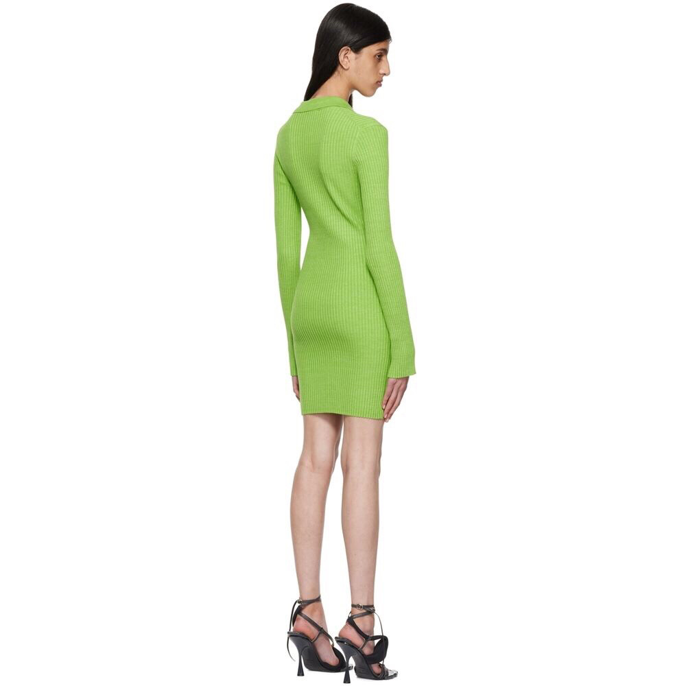 Adoore是一个追求怪诞、前卫、时尚概念的服装品牌，小众但