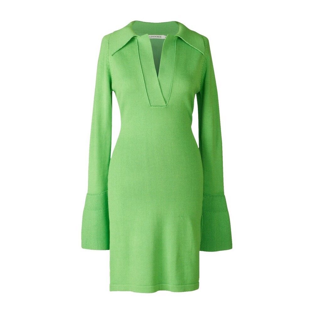 Adoore是一个追求怪诞、前卫、时尚概念的服装品牌，小众但