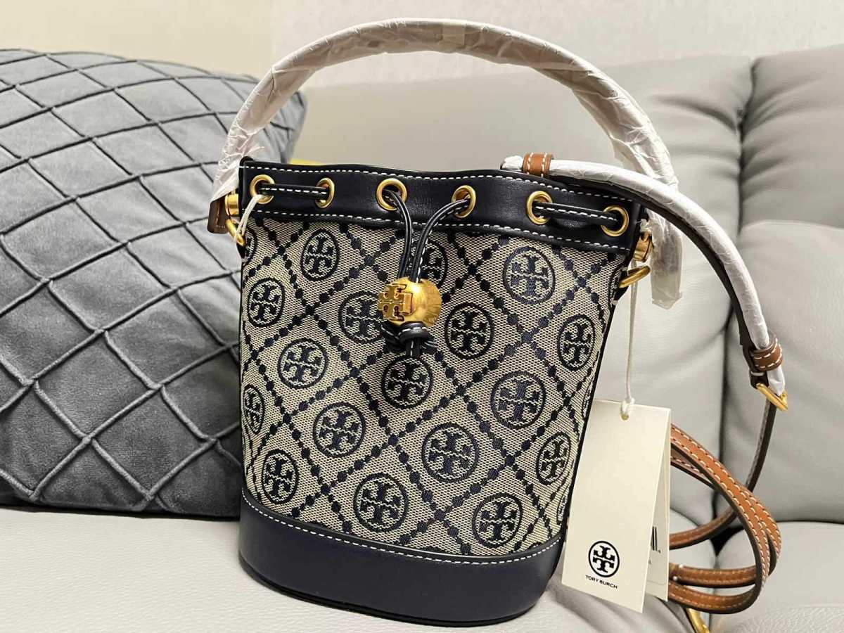 ❤️网站：toryburch us 💜商品：迷你蓝色老花水