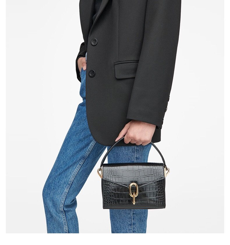 ANINE BING是由丹麦前模特Anine Bing与其丈