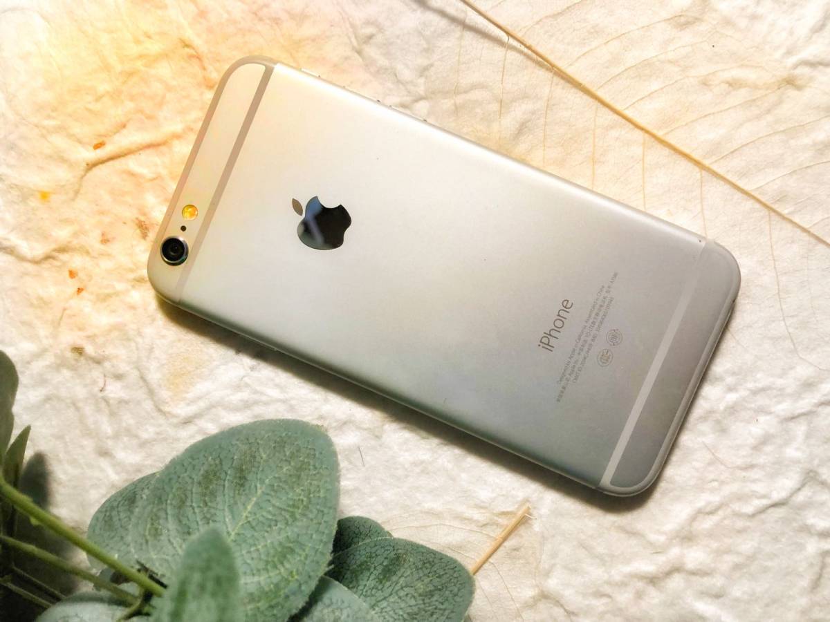 伴随着时代的眼泪，继之前分享的古早水果iPhone4，今天分