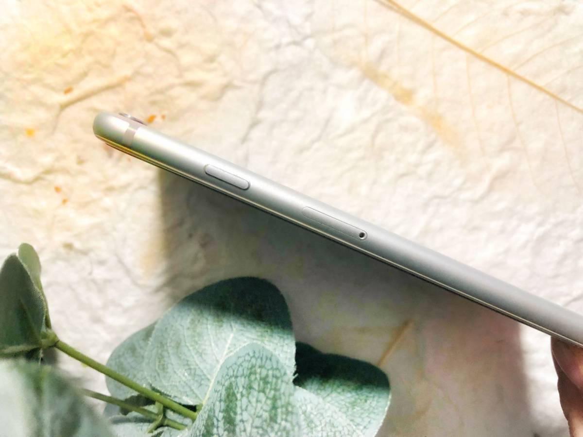 伴随着时代的眼泪，继之前分享的古早水果iPhone4，今天分