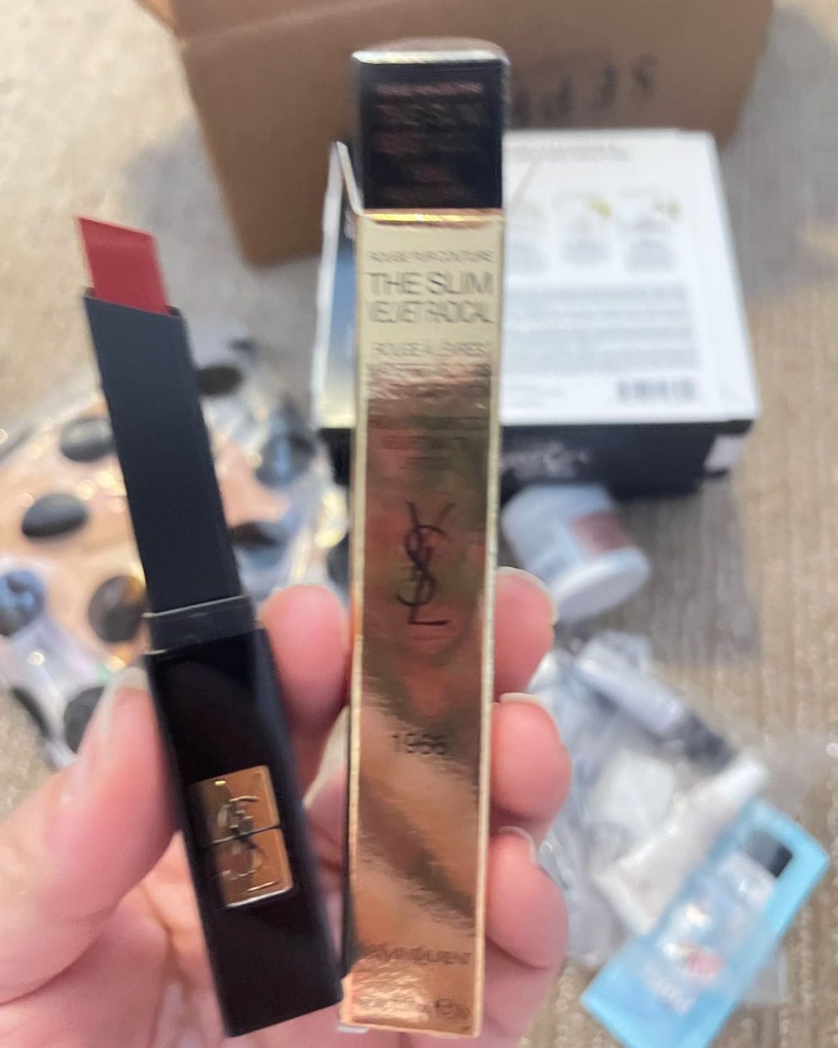 今天真是意外惊喜不断收货🫶开箱ysl口红💄。说起这两支口