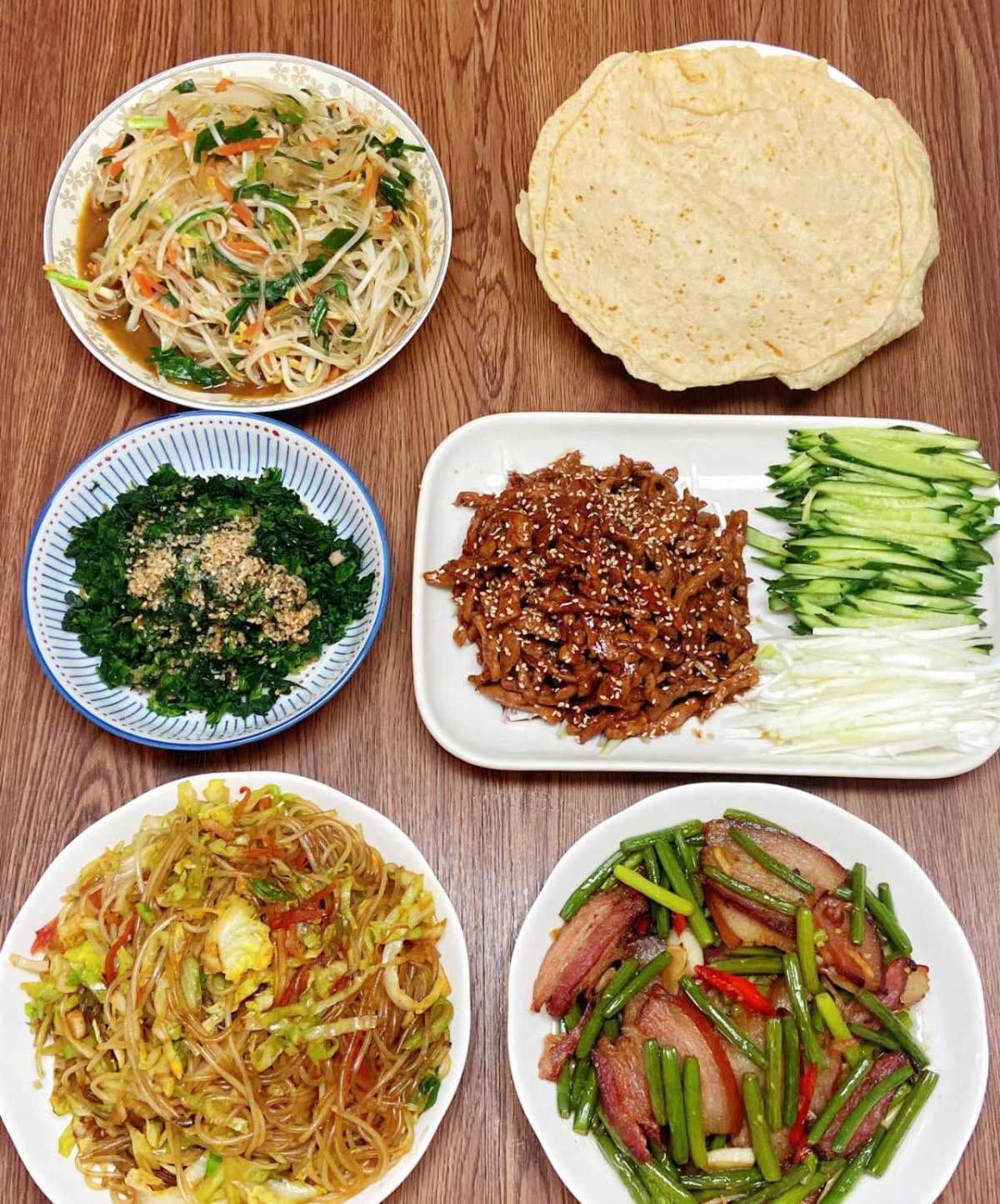 蒜荅炒腊肉，绝对是逢年过节、聚会、家常必备 的一道硬菜，简单