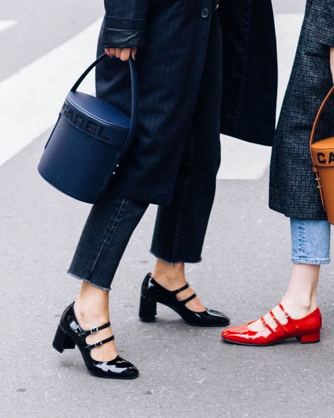 早春搭配时髦人的衣橱怎么能少的了这双玛丽珍小皮鞋！！！来自法