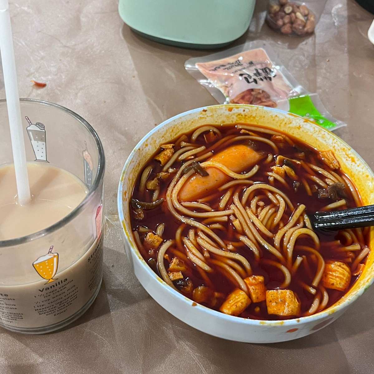最近的美食都被螺蛳粉承包啦！家周围的螺蛳粉外卖都不太正宗，而
