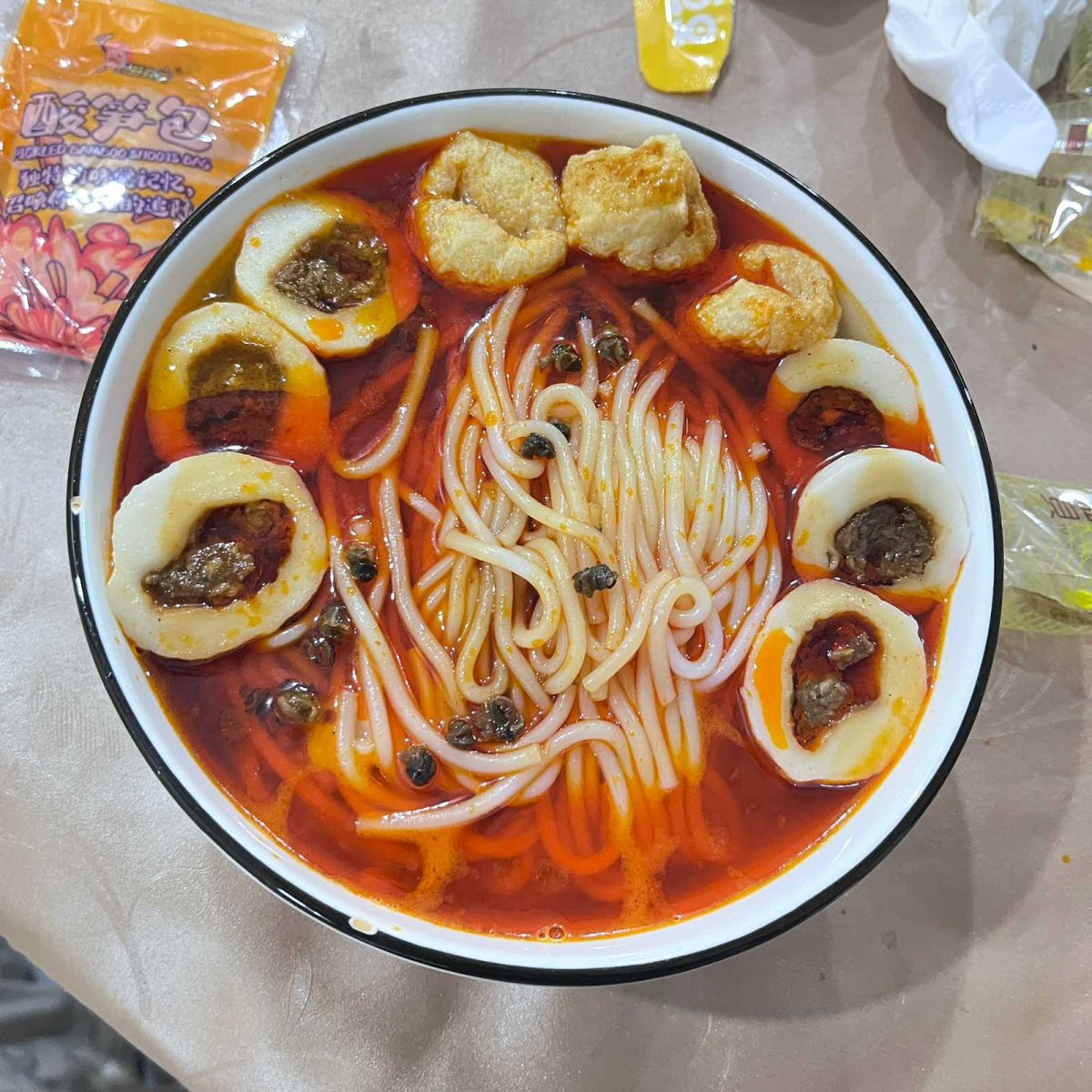 最近的美食都被螺蛳粉承包啦！家周围的螺蛳粉外卖都不太正宗，而