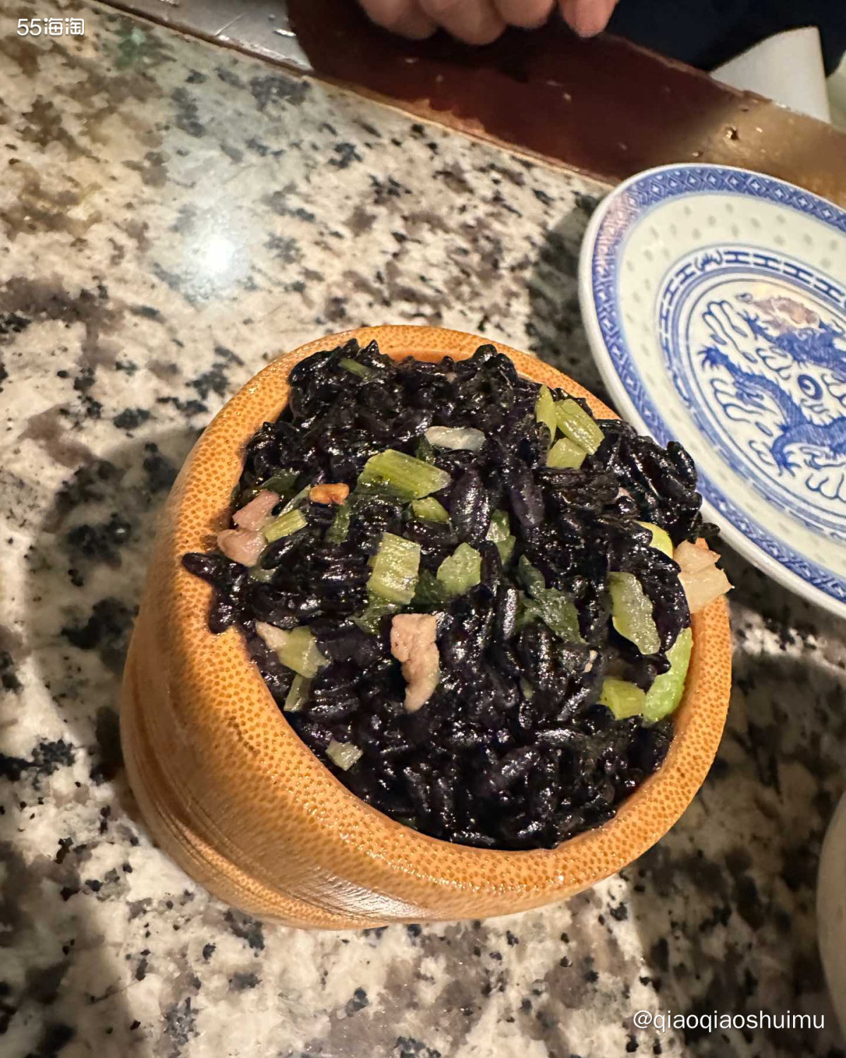 南京大牌档之所以经常排队，大概是因为可以选好多菜，量不大，价