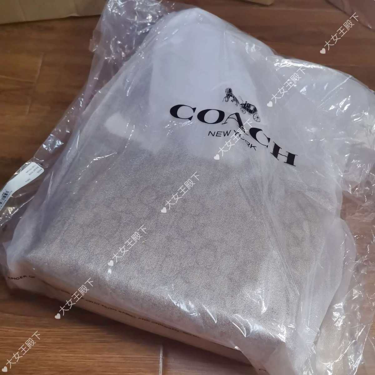 ☑️开箱： Coach托特Zip Top Tote 巧克力色