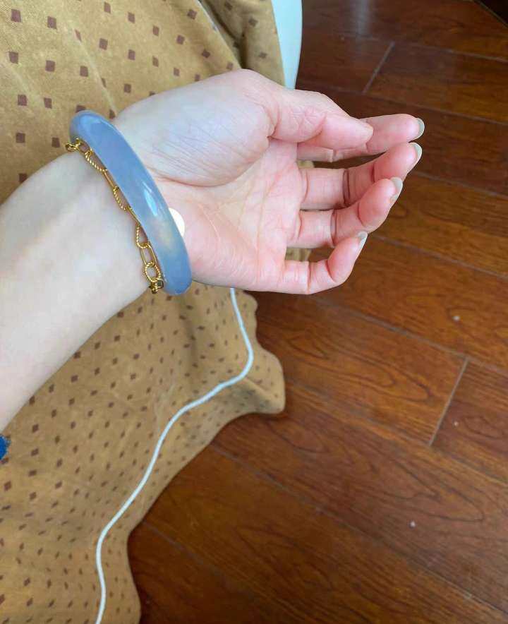 星韵梦幻．蓝紫翡翠手镯，打开的第一眼正是阳光灿烂的下午，整圈