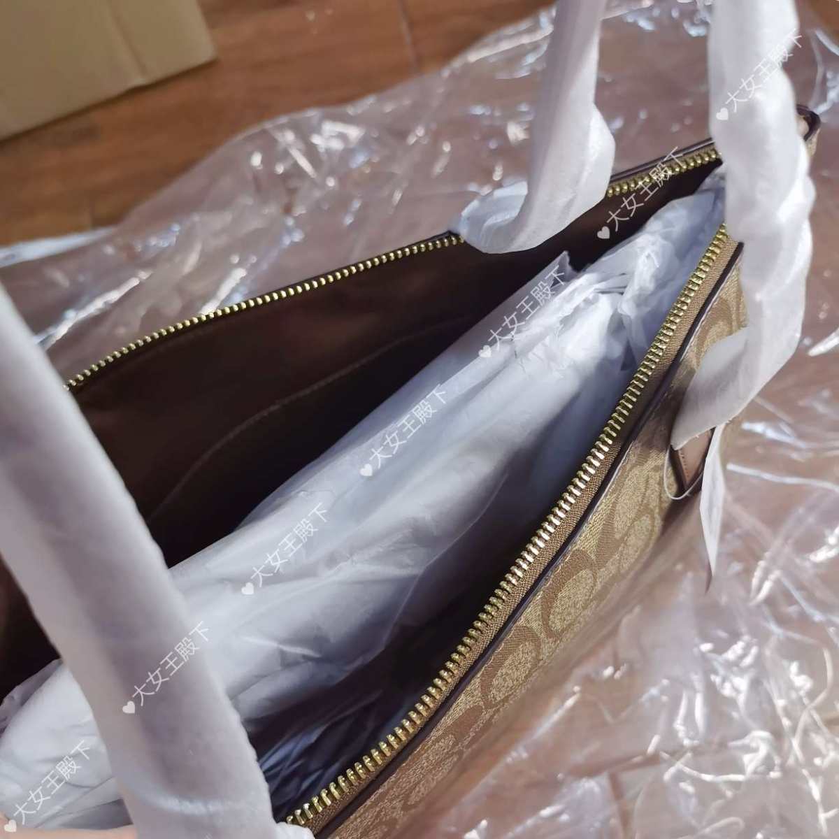 ☑️开箱： Coach托特Zip Top Tote 巧克力色