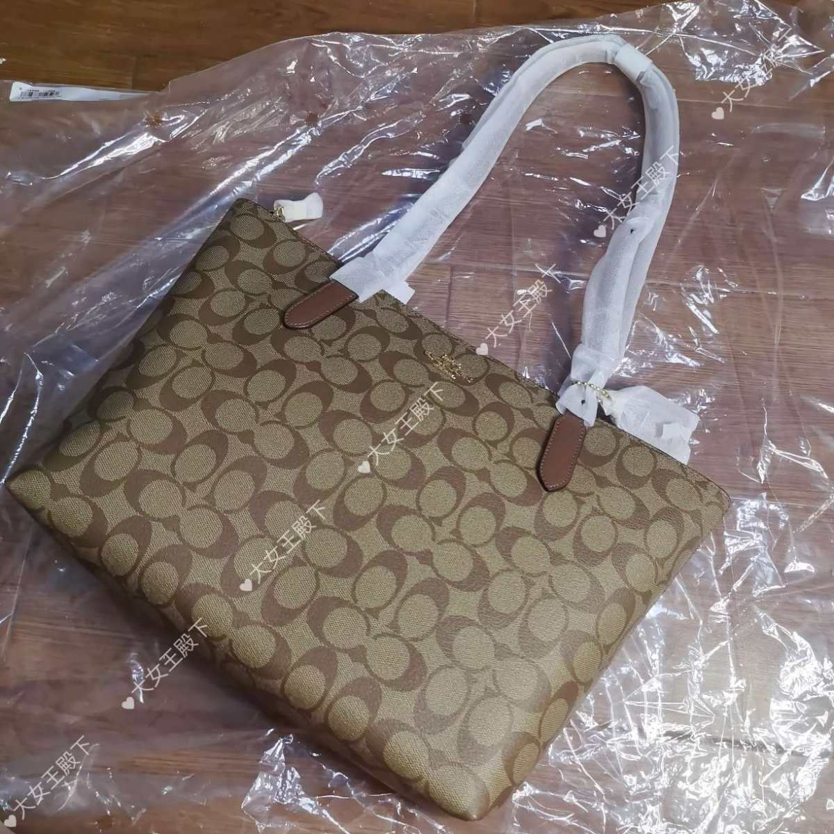 ☑️开箱： Coach托特Zip Top Tote 巧克力色