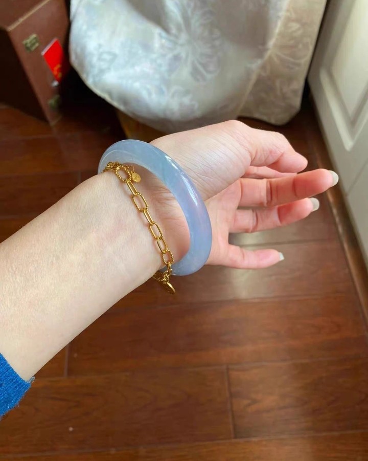 星韵梦幻．蓝紫翡翠手镯，打开的第一眼正是阳光灿烂的下午，整圈