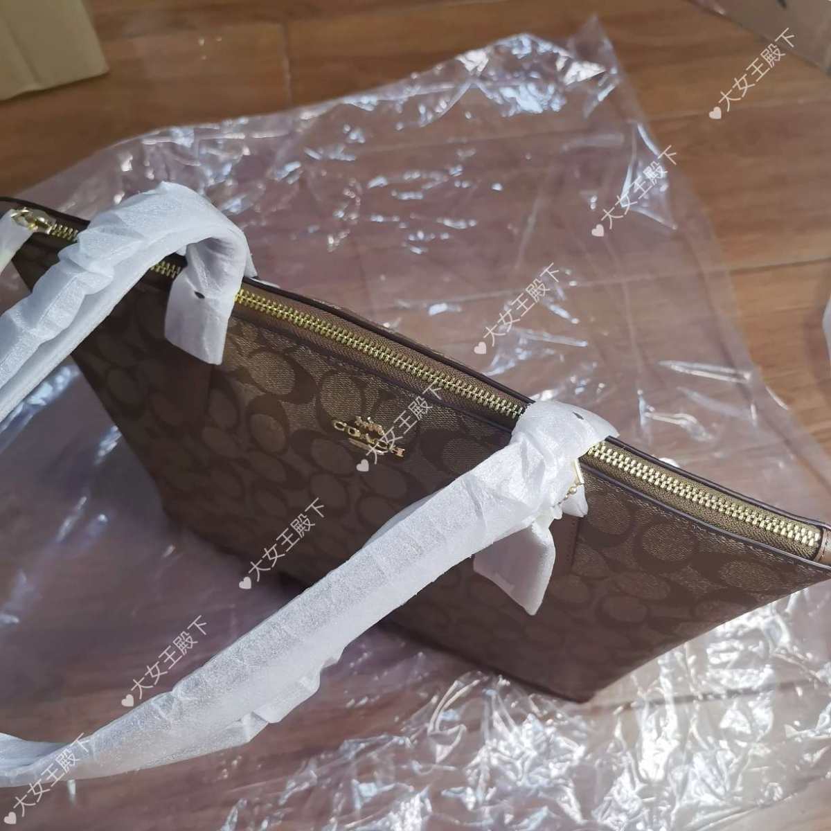 ☑️开箱： Coach托特Zip Top Tote 巧克力色