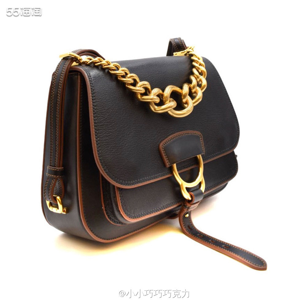 一直以为我以为miumiu家的包包都是嫩粉色、浅蓝色、奶白色