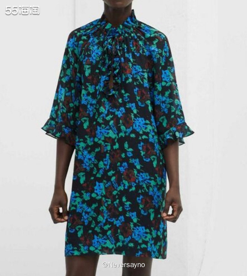 Ganni复古系列碎花款连衣裙，搭配黑色靴子很耐看哦   �