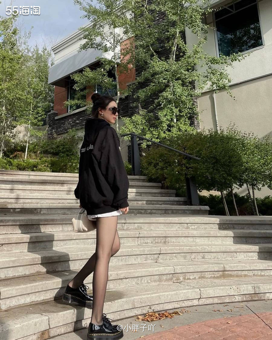 我开始介绍他们家第二篇了，因为我觉得这一款适合女孩子更多一点