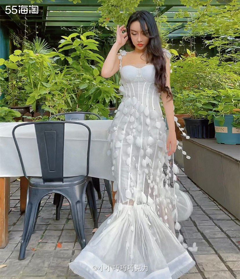 再来看一款超级重工仙女的人鱼花瓣流苏裙吧，穿上就是仙女散花啦