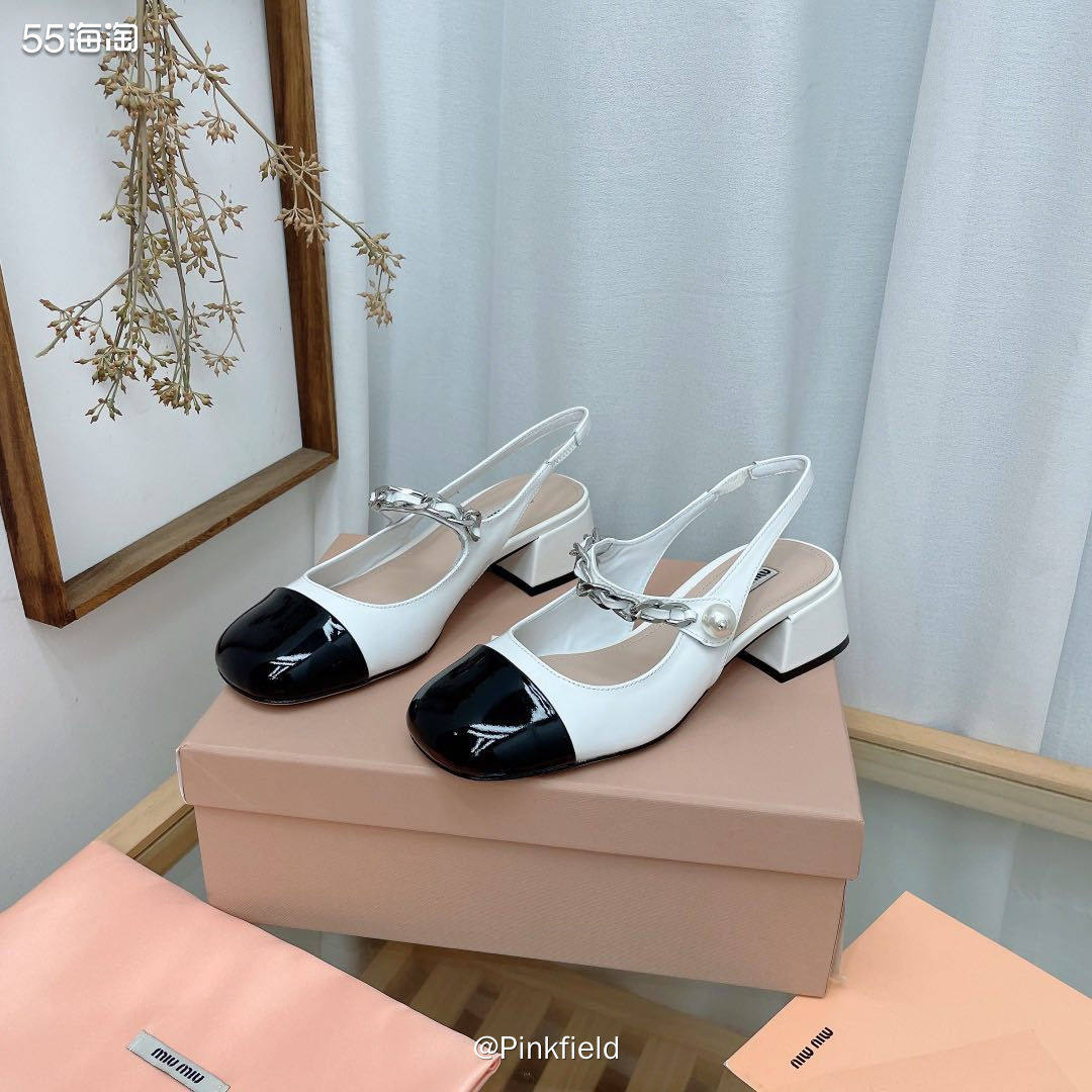 🥿Miumiu 这个牌子可以说是天马行空的代名词，它大胆求
