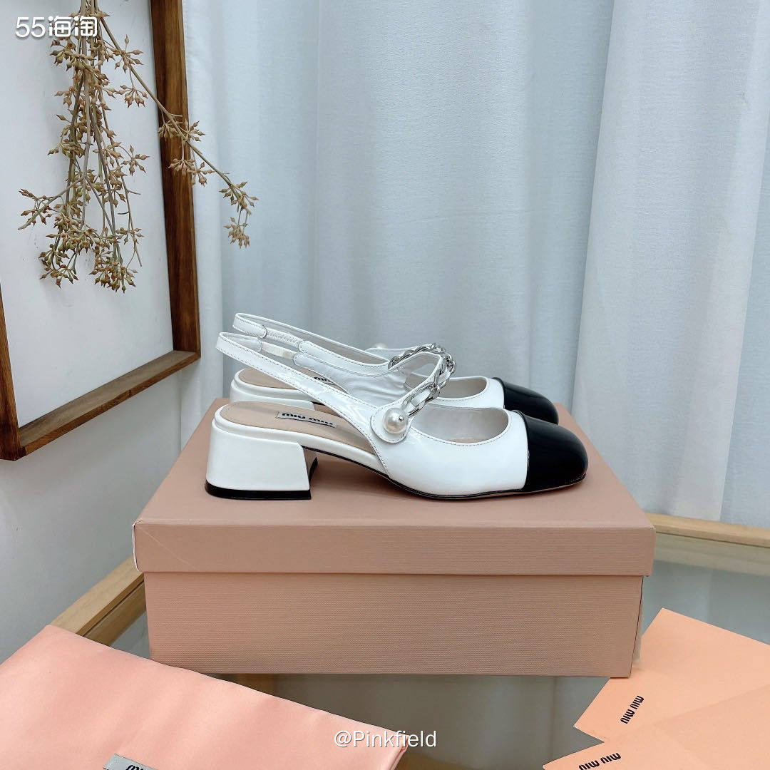 🥿Miumiu 这个牌子可以说是天马行空的代名词，它大胆求