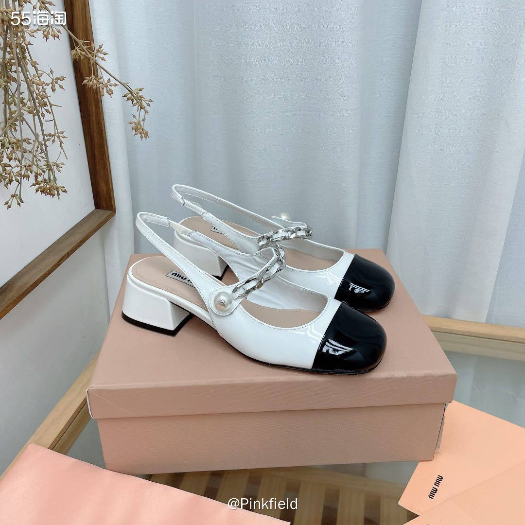 🥿Miumiu 这个牌子可以说是天马行空的代名词，它大胆求