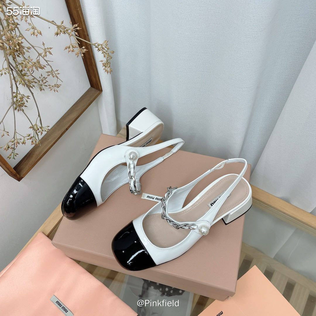 🥿Miumiu 这个牌子可以说是天马行空的代名词，它大胆求