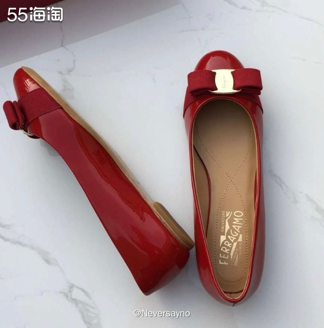 Ferragamo菲拉格慕漆皮红色平底鞋，用很不变的经典  