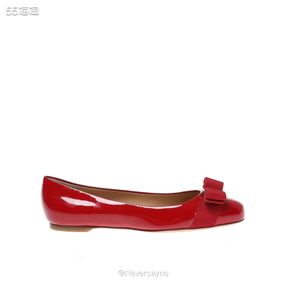 Ferragamo菲拉格慕漆皮红色平底鞋，用很不变的经典  
