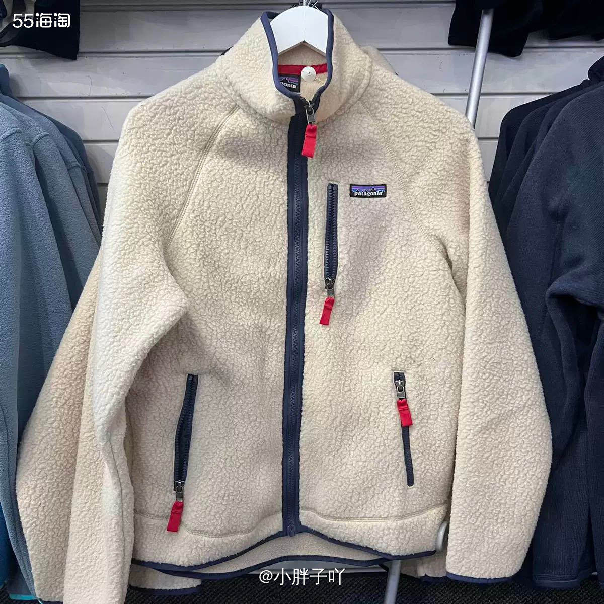 我之前不是介绍了他们家的夹克嘛 那款的话会比较的毛茸茸，但是