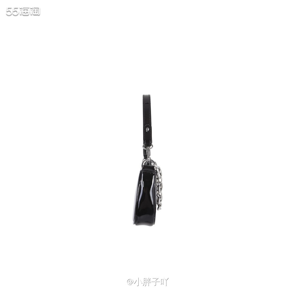 漆皮的材质的包我应该也介绍过，漆皮材质的鞋子我也介绍过，但是