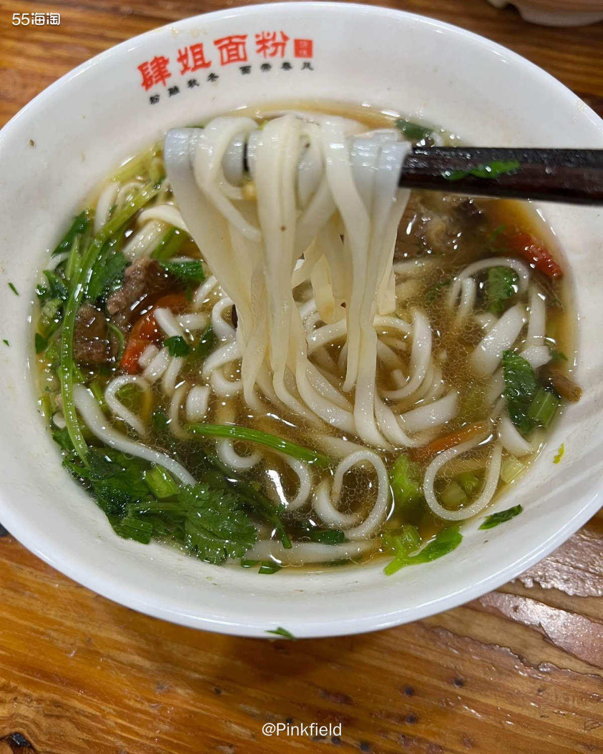 🍜在做去长沙行攻略的时候，朋友就说要把专门卖粉的那条街都嗦