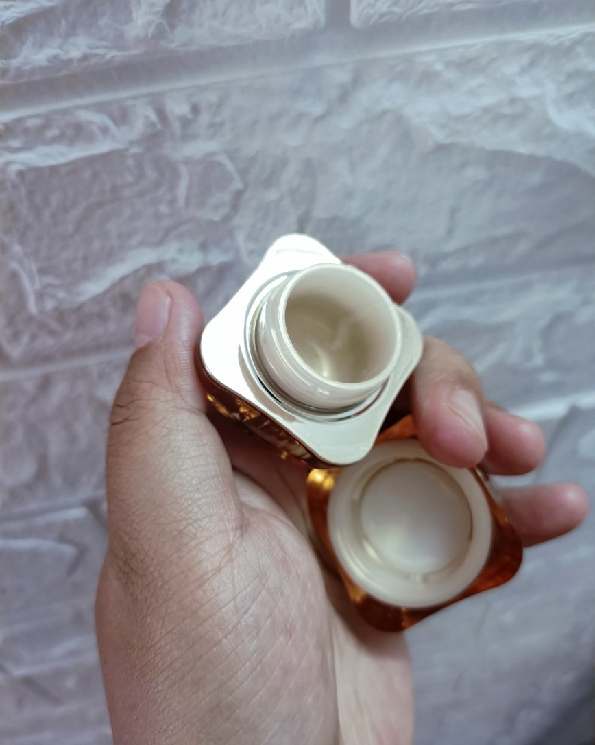 前段时间我在旗舰店用积分兑换了CPB的中小样，可以来分享一下