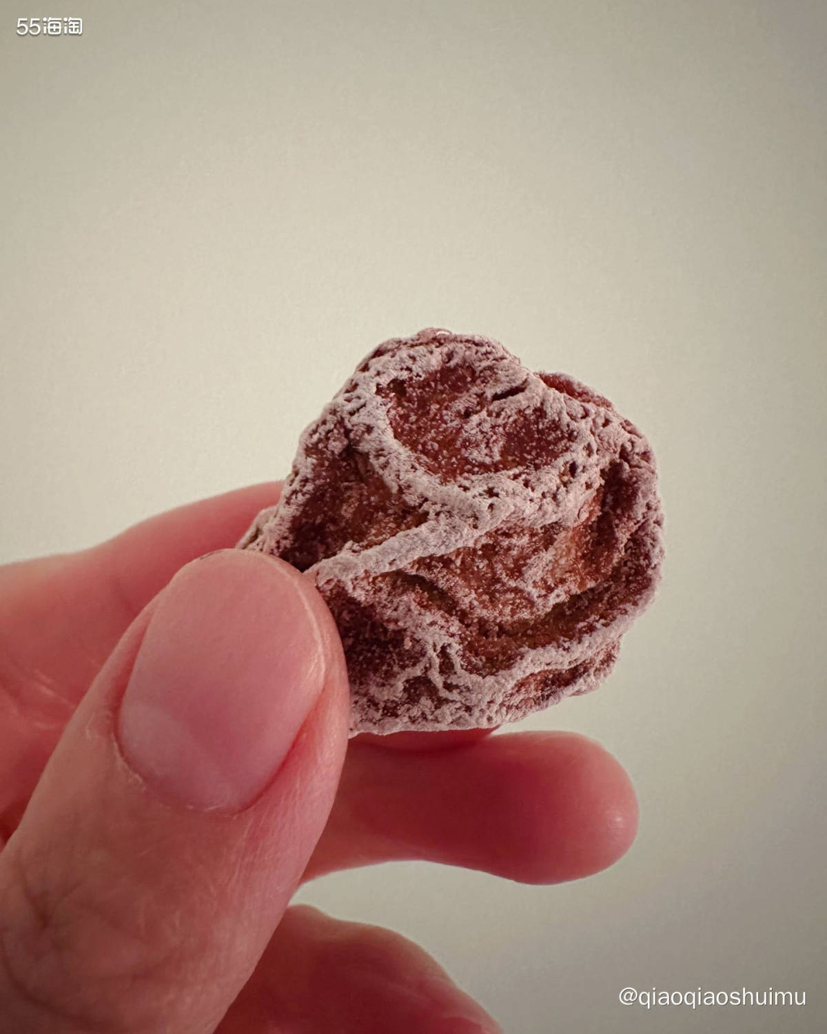 我特别爱看港剧，也很喜欢港剧里的各种吃食，比如：话梅～ 我尝