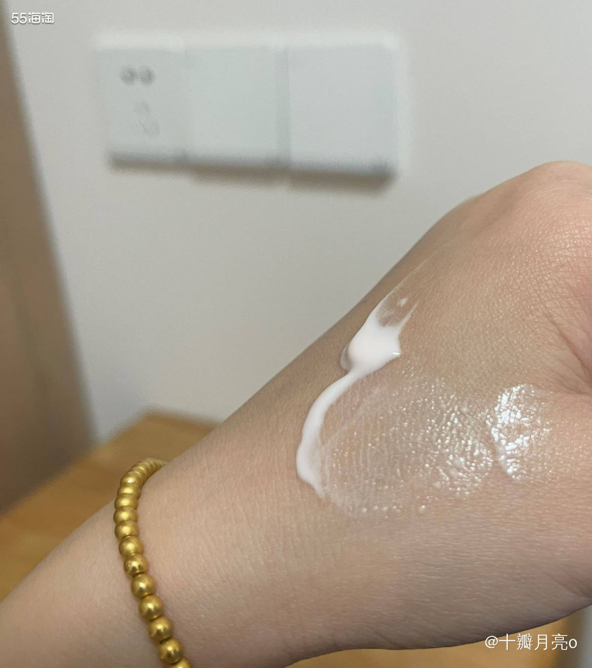 最近开的这根妆前乳是个中样~ 最开始是盆友推荐，说这个很好用