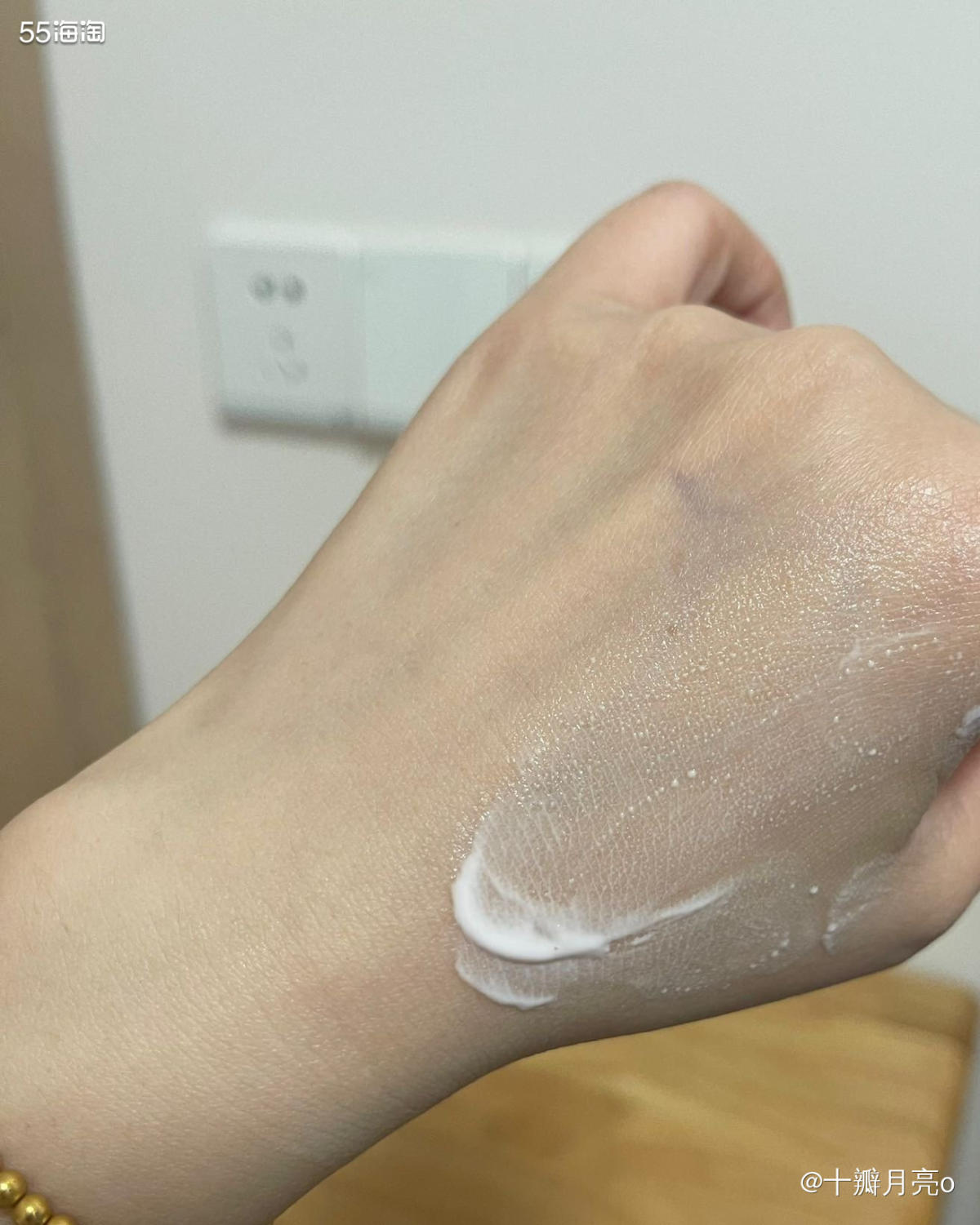 最近开的这根妆前乳是个中样~ 最开始是盆友推荐，说这个很好用