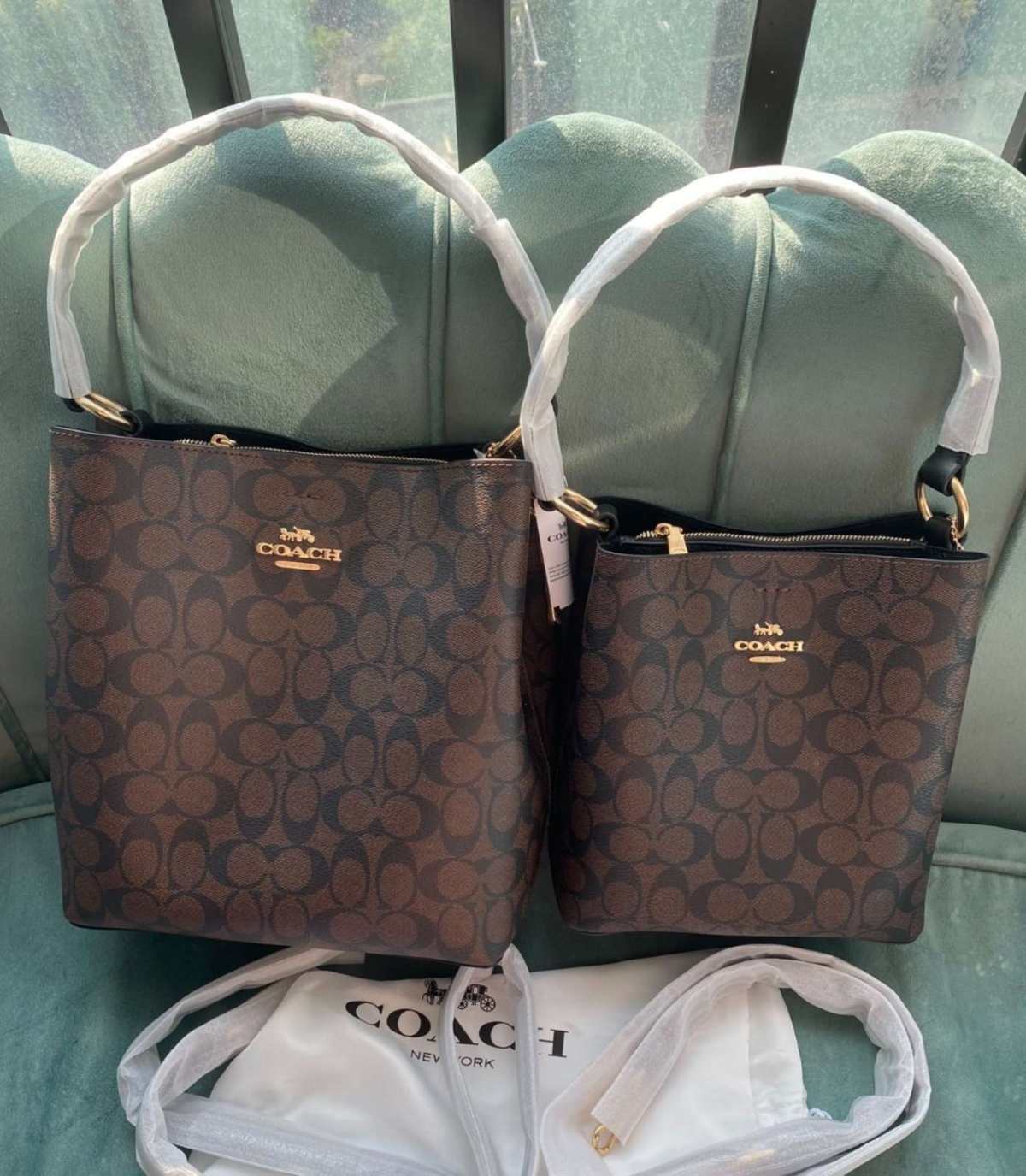 👉1月下旬购于COACH奥莱，奥莱下单越来越难了，需要用美