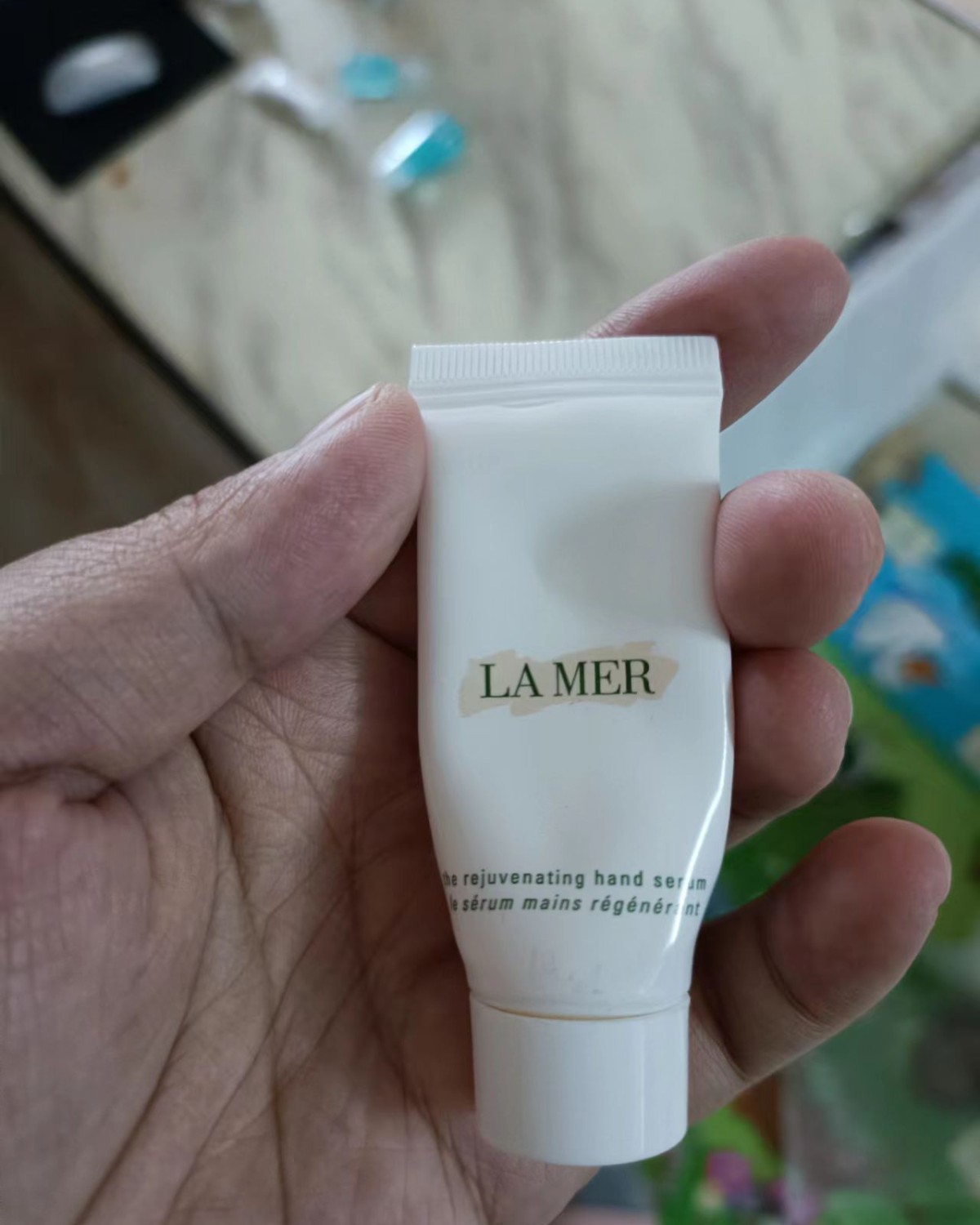 如果不是因为海淘的护手精华和护手霜临期，我大概是没机会用这么
