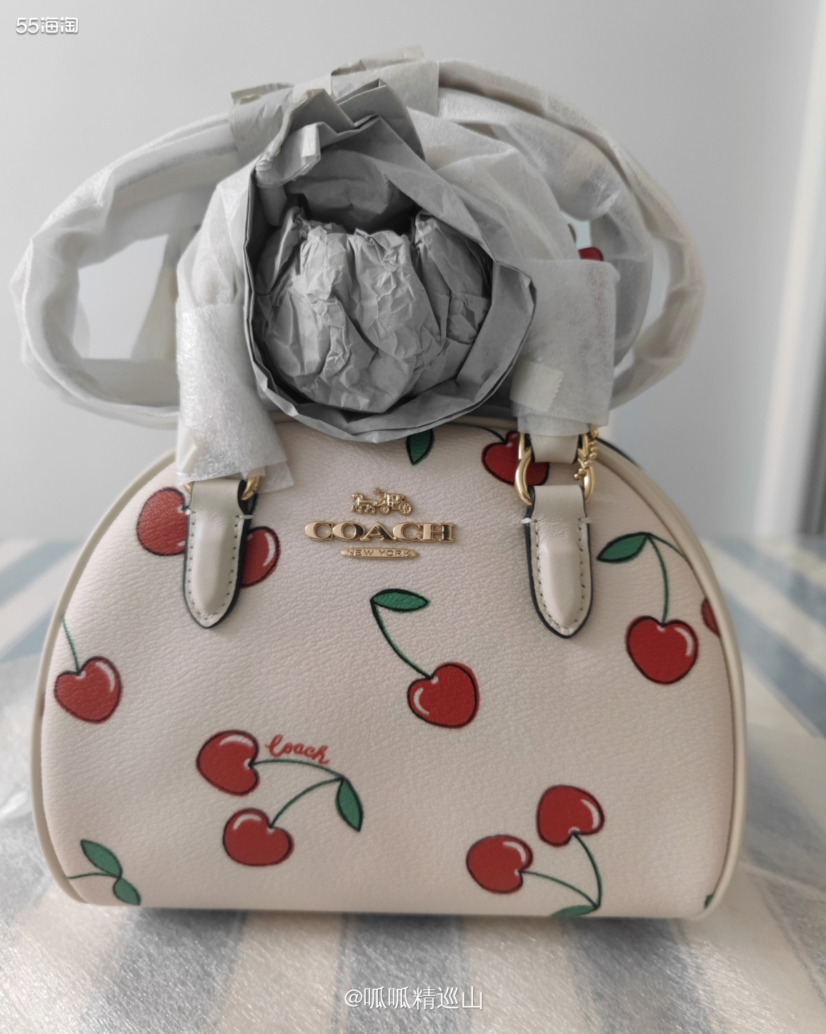 🎁这款包包记忆中是上个月情人节前夕在奥莱上新的，当时觉得小