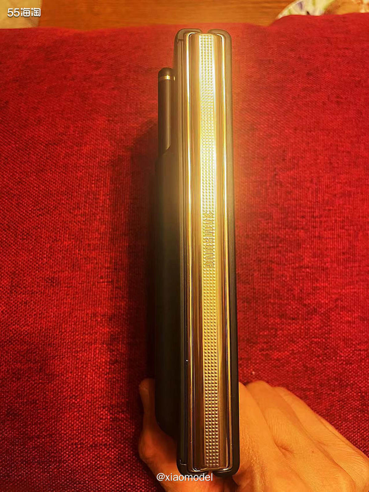 🌷三星心系天下W23是去年10月最新发布的折叠屏手机，定位