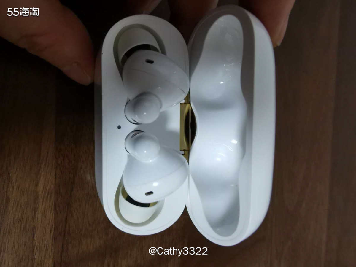 🌸🌸这个耳机是和索尼一起买的，搭配使用，这个便携性高一点