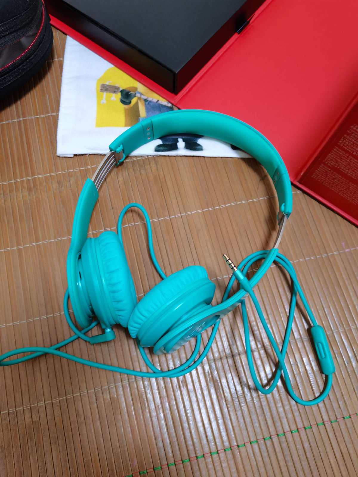 眼看数码众测官活动要结束了，拍了快一个月的Beats耳机在图