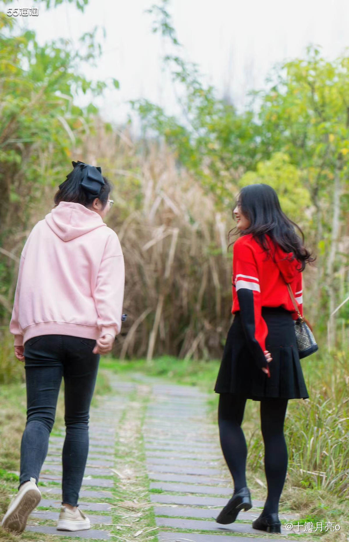 新鲜出炉了，昨天和小伙伴约了午饭以后，就找了一个附近的公园走