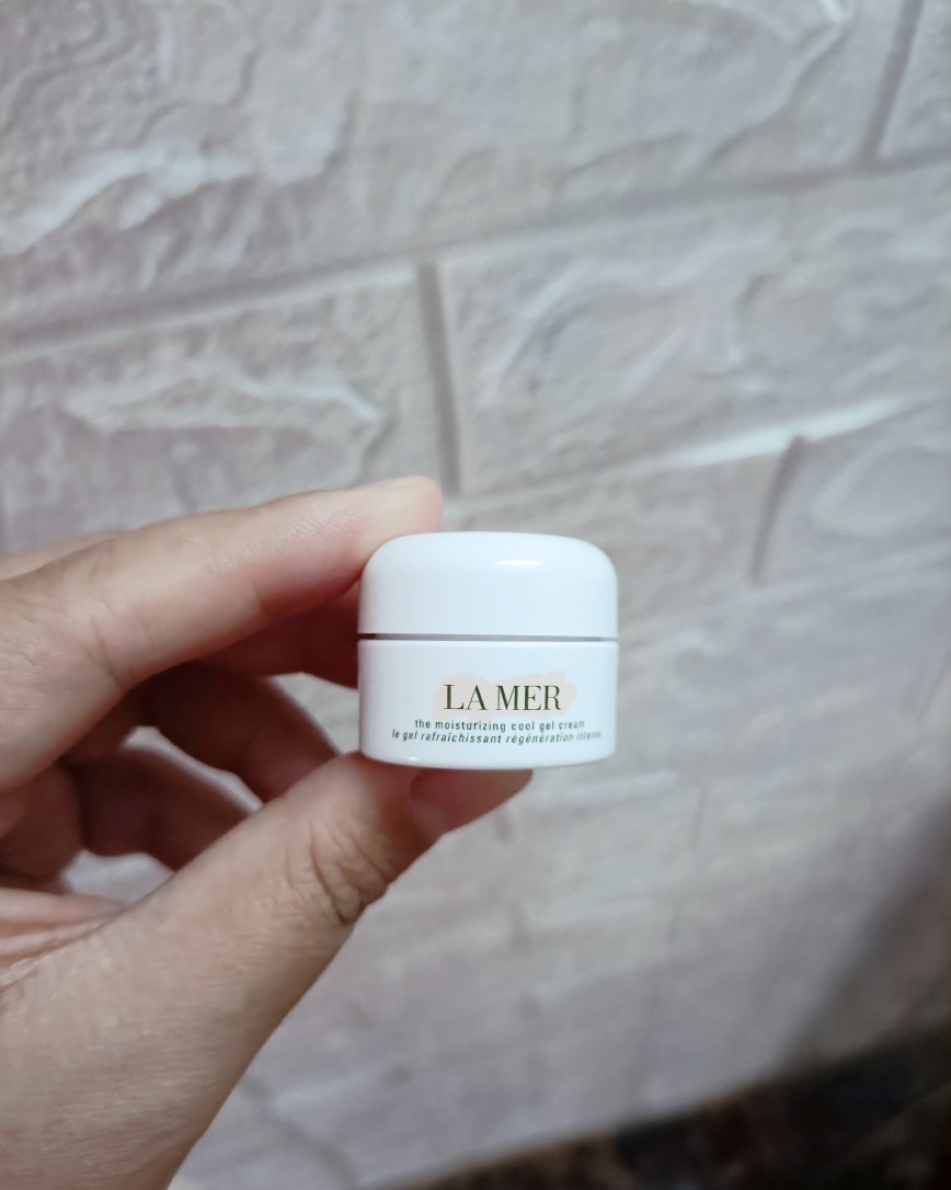 最近一直在拆用一些护肤品中样和小样，消耗的比较快，用起来还是
