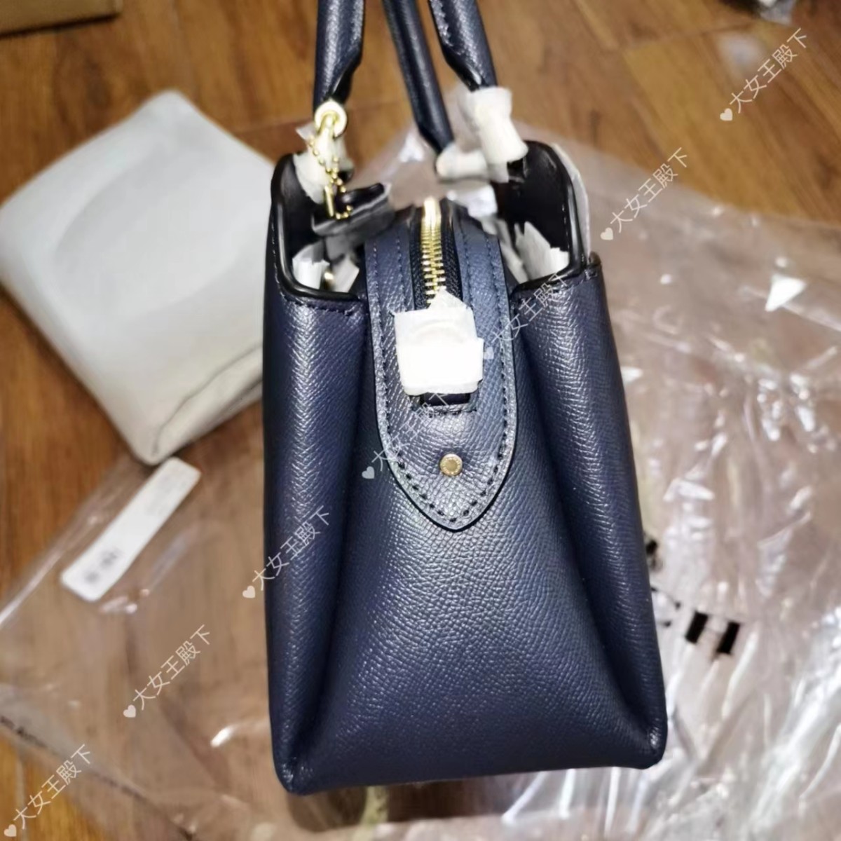 ☑️开箱： Mini Lillie Carryall 藏蓝色