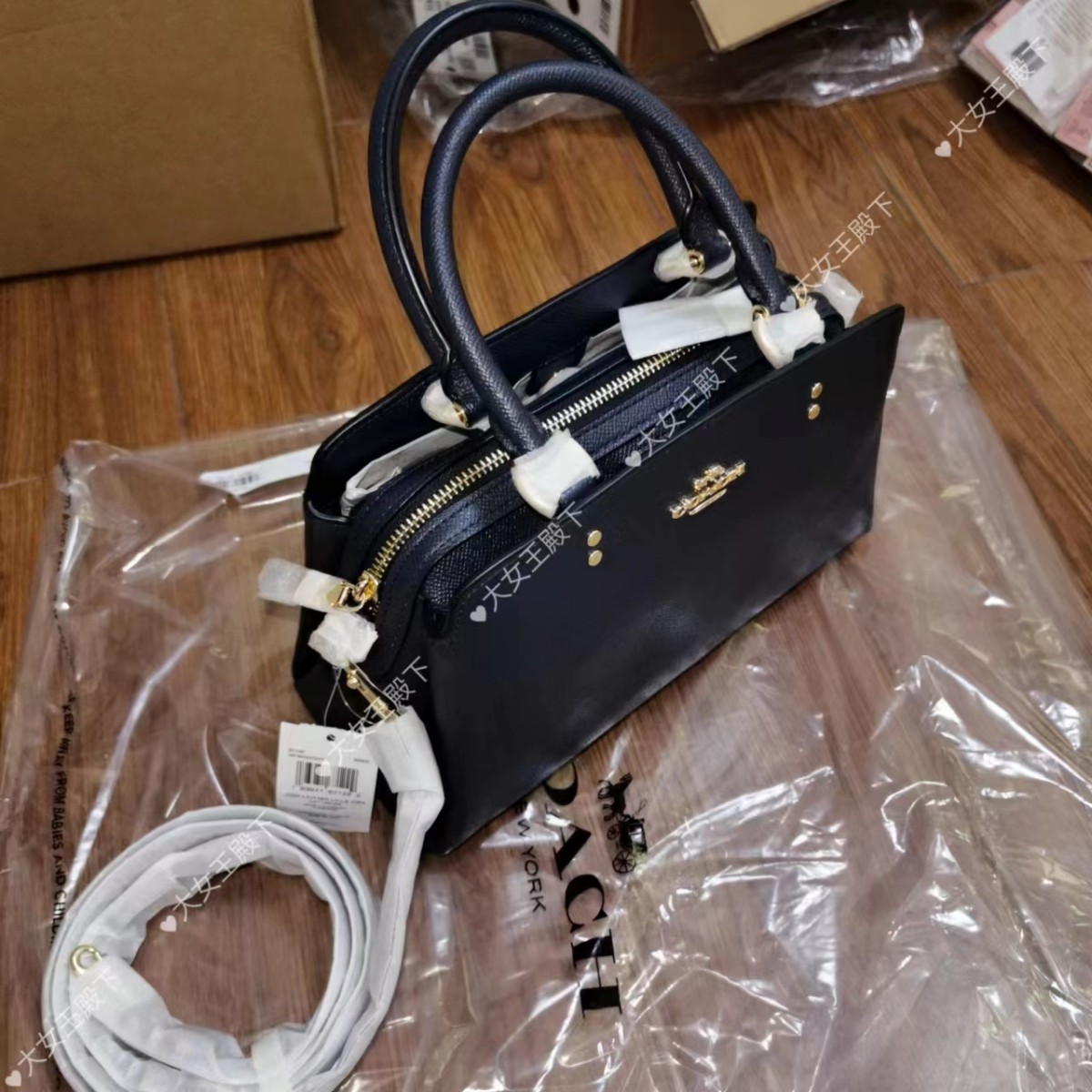 ☑️开箱： Mini Lillie Carryall 藏蓝色